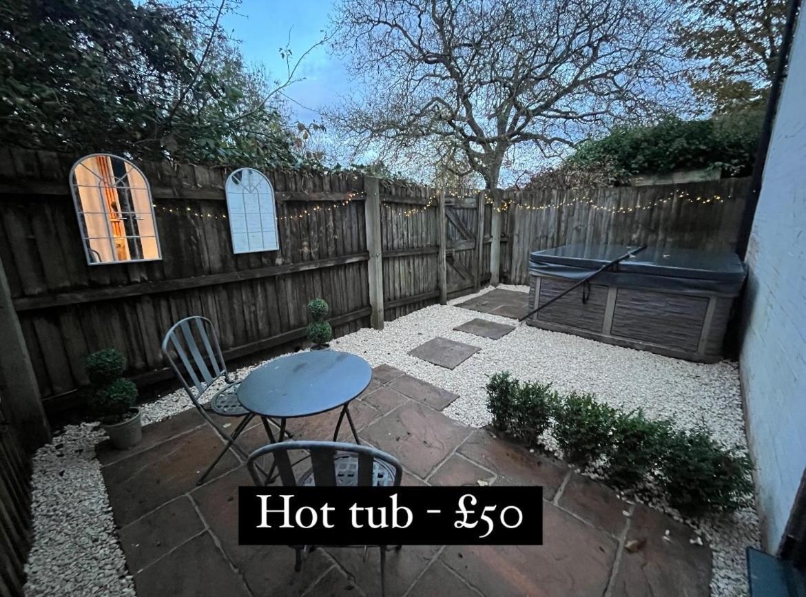 Апартаменты The Hideaway, Hot Tub Henley-in-Arden Экстерьер фото
